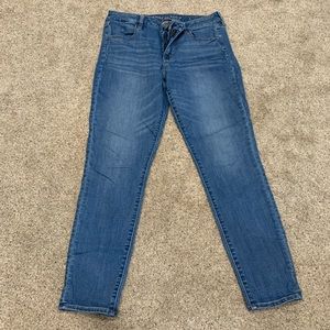 American Eagle, next level stretch, 16 long, EUC!